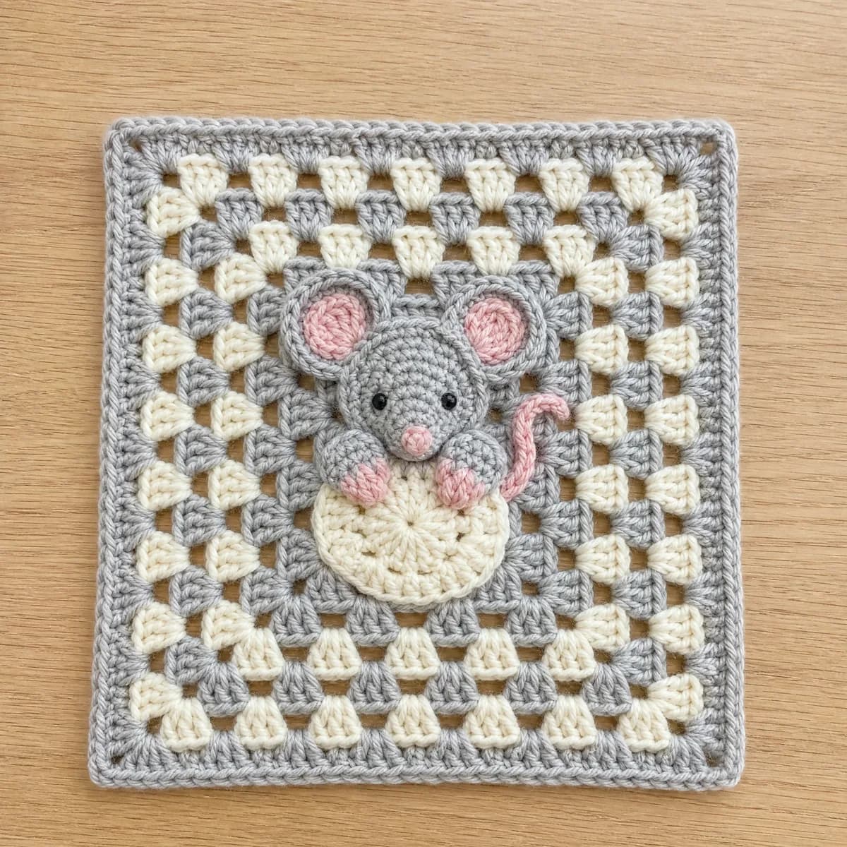 Peekaboo Mouse Granny Square — A Playful Beginner Appliqué crochet pattern
